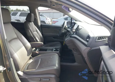 2019 Honda Odyssey Touring z USA, uszkodzony, nr VIN 5FNRL6H83KB103283